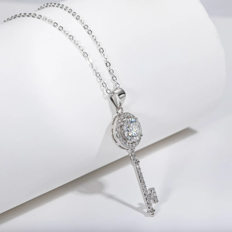 Colar Chave do Encanto em Cristal de Moissanite