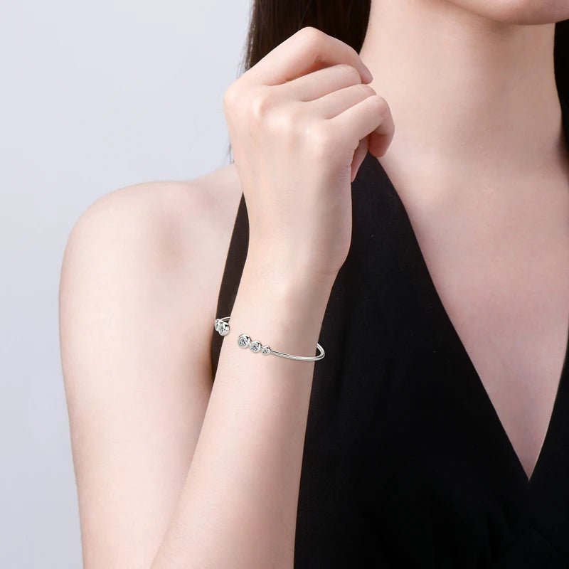 Bracelete Ajustável Elegance em Cristal de Moissanite