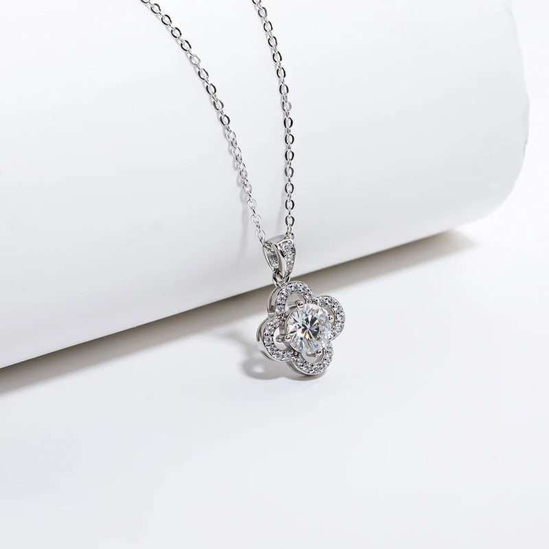 Colar Flor do Amor em Cristal de Moissanite