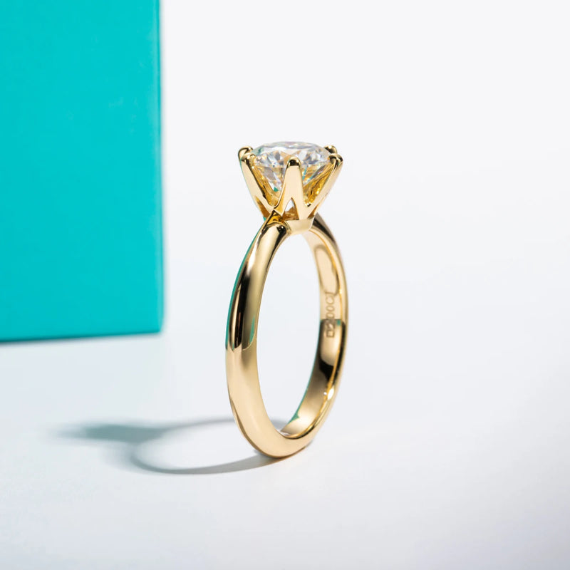 Anel Alvorecer Dourado com Cristal de Moissanite